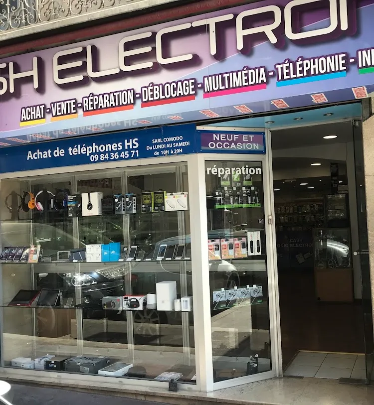Façade de la boutique de téléphonie Cash Electronic à Montpellier, avec vitrines de téléphones et accessoires.
